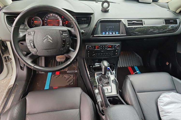 Used Citroen C5 2014 2.0L Automatic Luxury Edition Center Console