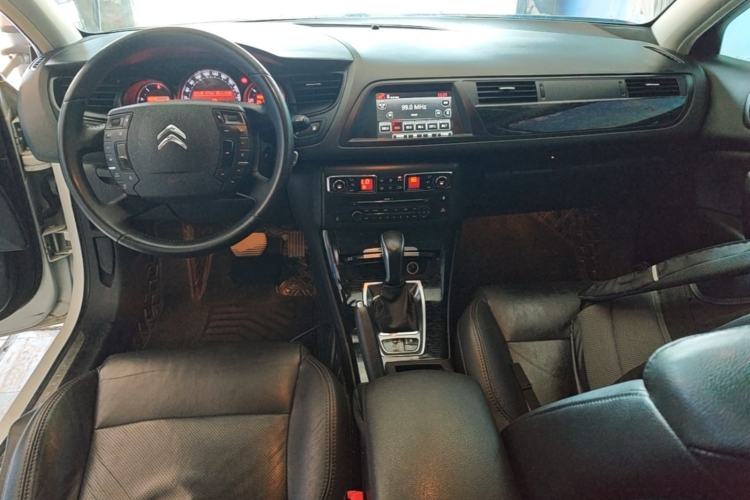 Used Citroen C5 2014 2.0L Automatic Luxury Edition Center Console
