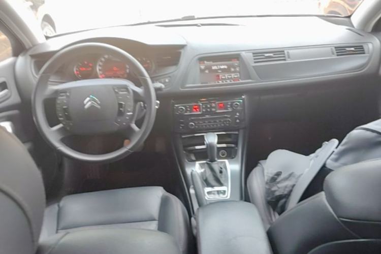 Used Citroen C5 2014 1.6T Automatic Prestige Model Center Console