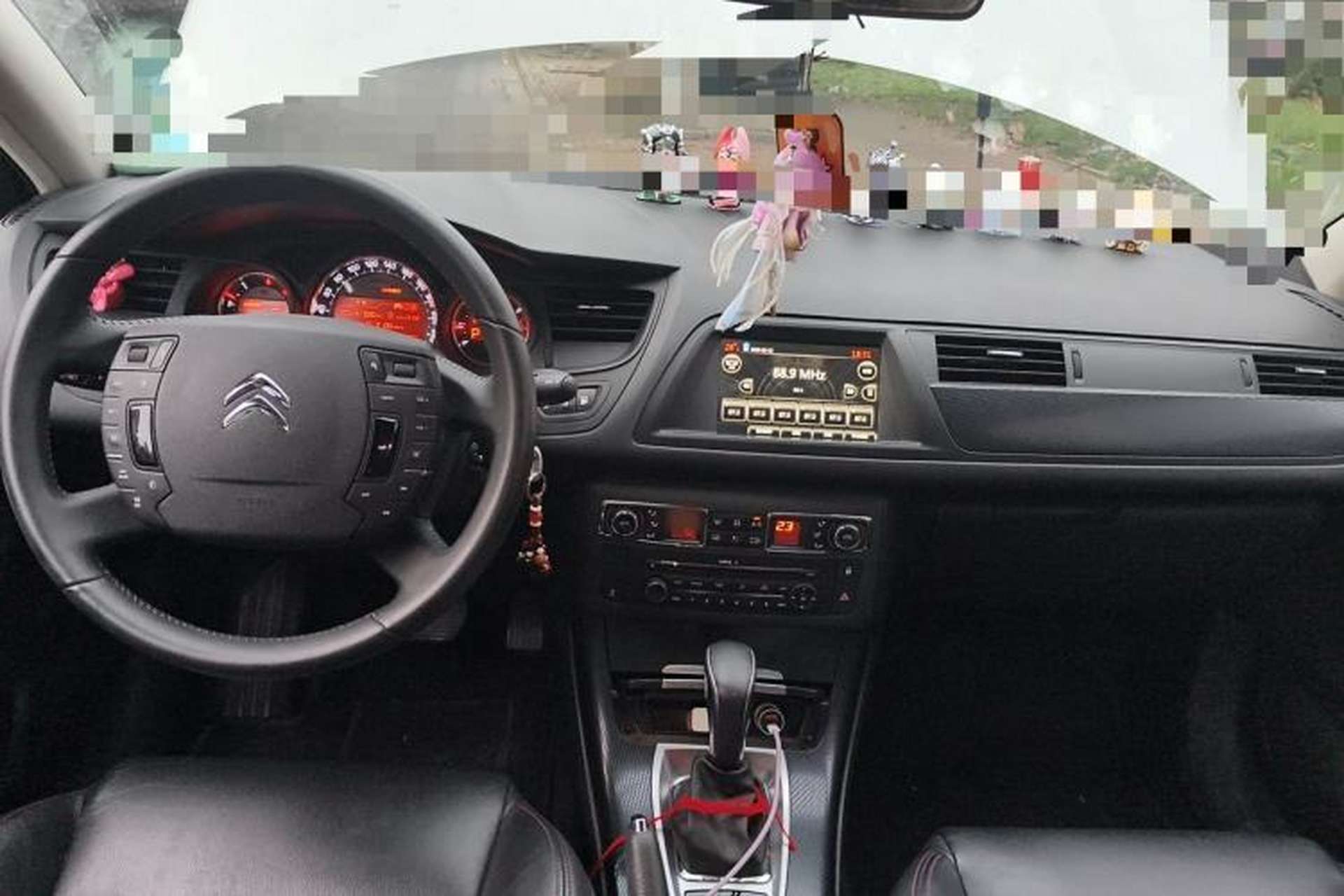Used Citroen C5 2014 1.6T Automatic Luxury Model Center Console