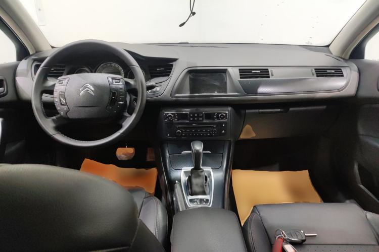 Used Citroen C5 2014 1.6T Automatic Luxury Model Center Console