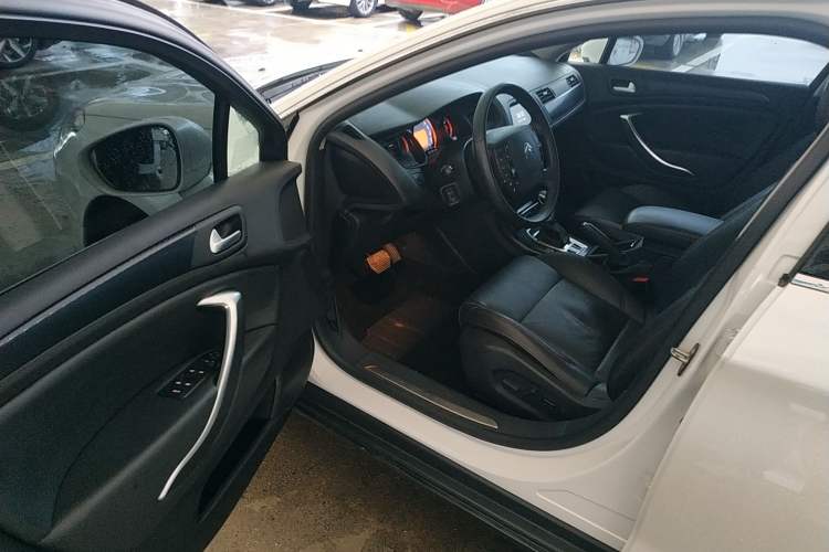 Used Citroen C5 2014 1.6T Automatic Luxury Model Driver Seat