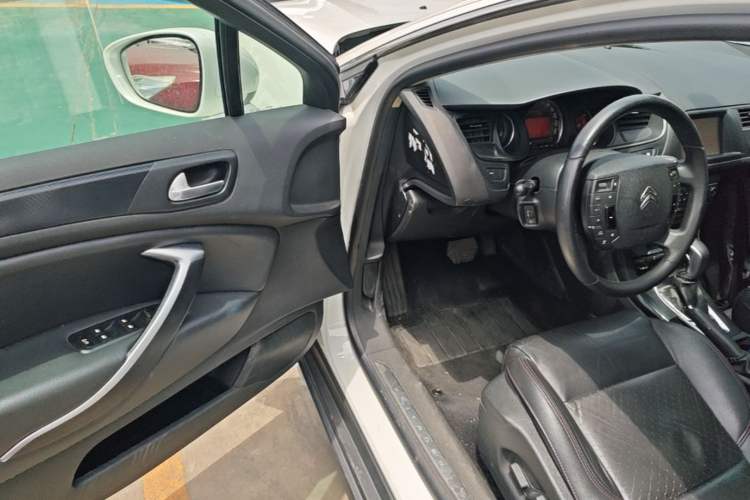 Used Citroen C5 2014 1.6T Automatic Luxury Model Driver Seat