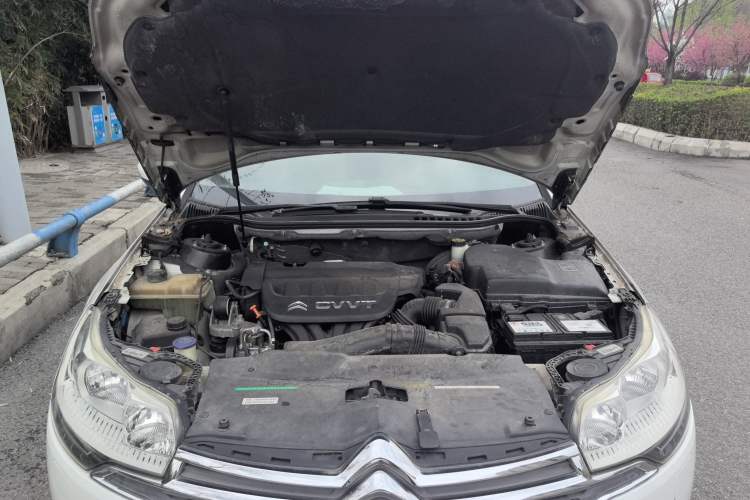Used Citroen C5 2014 2.0L Automatic Zunyue Model Engine Bay