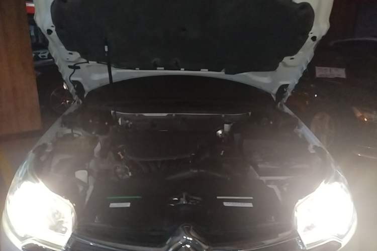 Used Citroen C5 2014 2.0L Automatic Luxury Edition Engine Bay