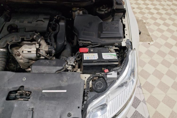 Used Citroen C5 2014 1.6T Automatic Luxury Model Engine Bay Left