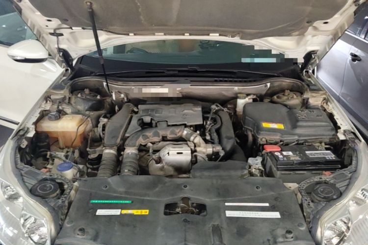 Used Citroen C5 2014 1.6T Automatic Luxury Model Engine Bay