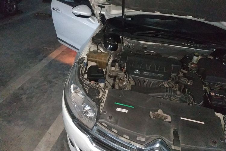 Used Citroen C5 2014 2.0L Automatic Luxury Edition Engine Bay Right