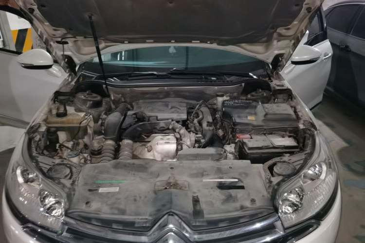 Used Citroen C5 2014 1.6T Automatic Luxury Model Engine Bay
