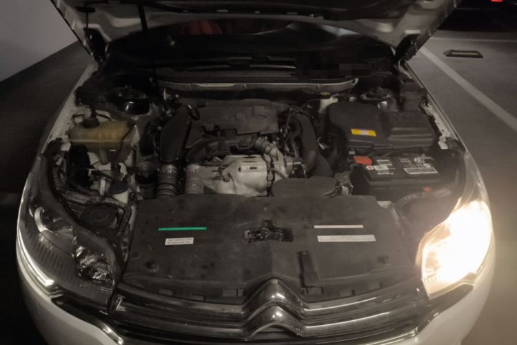 Used Citroen C5 2014 1.6T Automatic Luxury Model Engine Bay