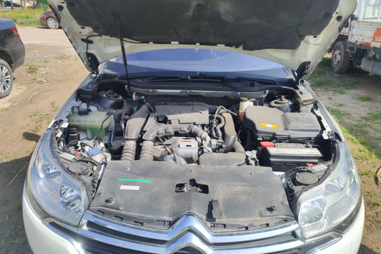 Used Citroen C5 2014 1.6T Automatic Luxury Model Engine Bay