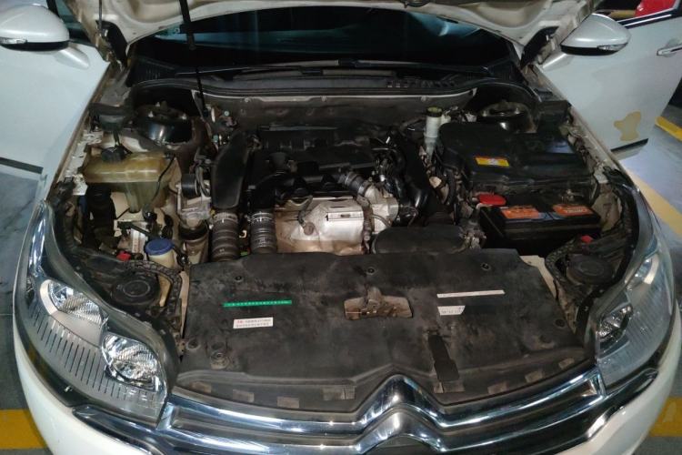 Used Citroen C5 2014 1.6T Automatic Luxury Model Engine Bay