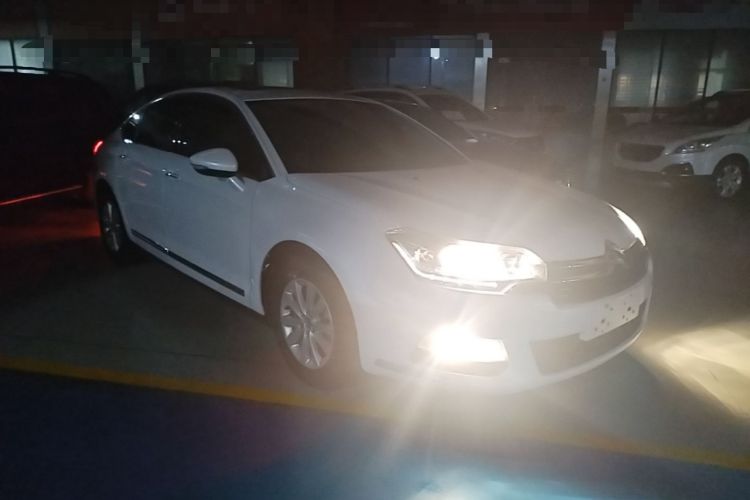 Used Citroen C5 2014 2.0L Automatic Luxury Edition Front Right 45 Deg