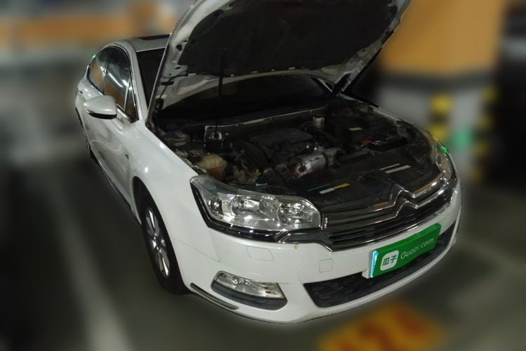 Used Citroen C5 2014 1.6T Automatic Luxury Model Front Right 45 Deg