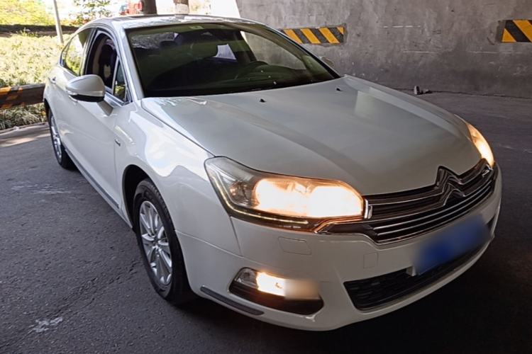 Used Citroen C5 2014 1.6T Automatic Luxury Model Front Right 45 Deg