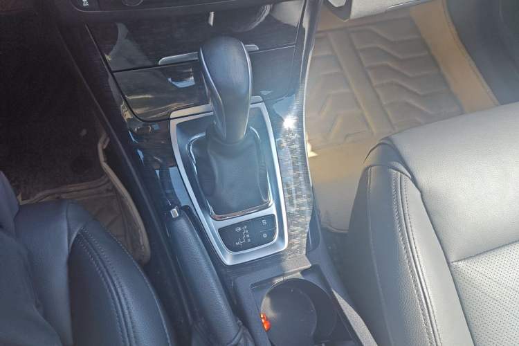 Used Citroen C5 2014 2.0L Automatic Luxury Edition Gear Lever