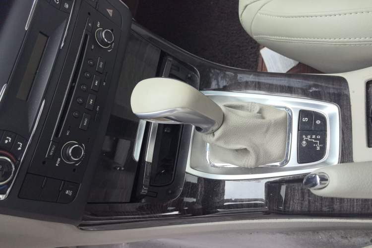 Used Citroen C5 2014 2.0L Automatic Zunyue Model Interior 1