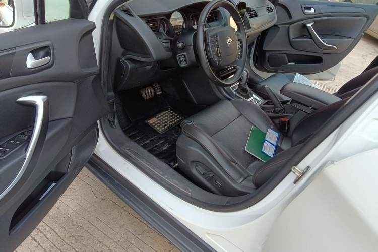 Used Citroen C5 2014 1.6T Automatic Luxury Model Interior 3
