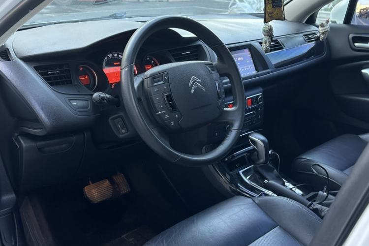 Used Citroen C5 2014 2.0L Automatic Luxury Edition Interior 4
