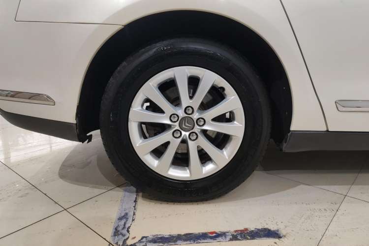 Used Citroen C5 2014 1.6T Automatic Luxury Model Left Front Wheel Hub
