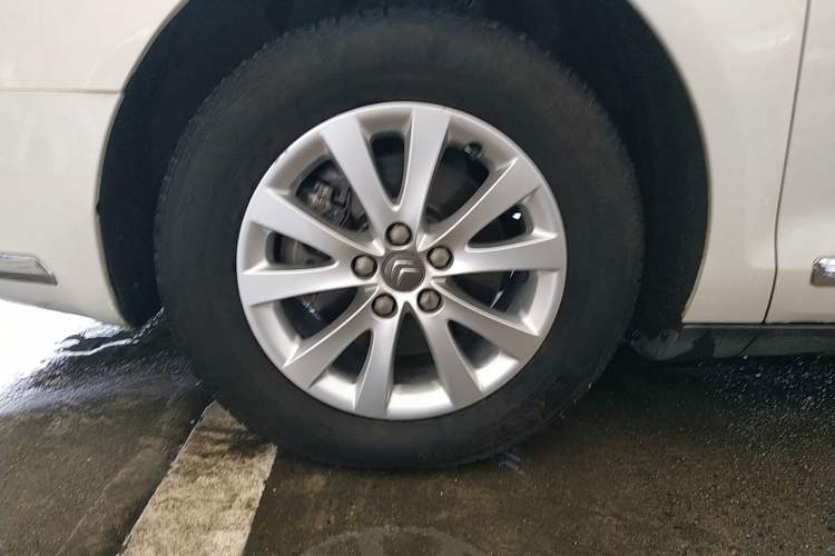 Used Citroen C5 2014 1.6T Automatic Luxury Model Left Front Wheel Hub