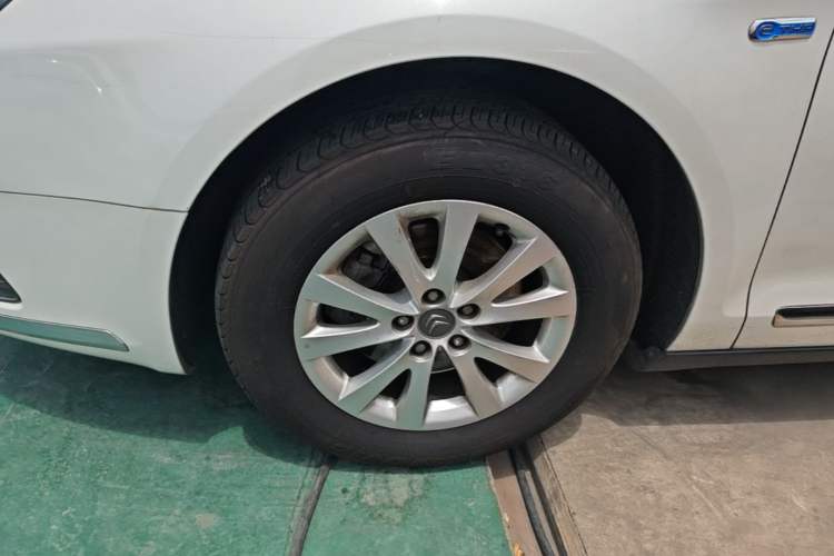Used Citroen C5 2014 1.6T Automatic Luxury Model Left Front Wheel Hub
