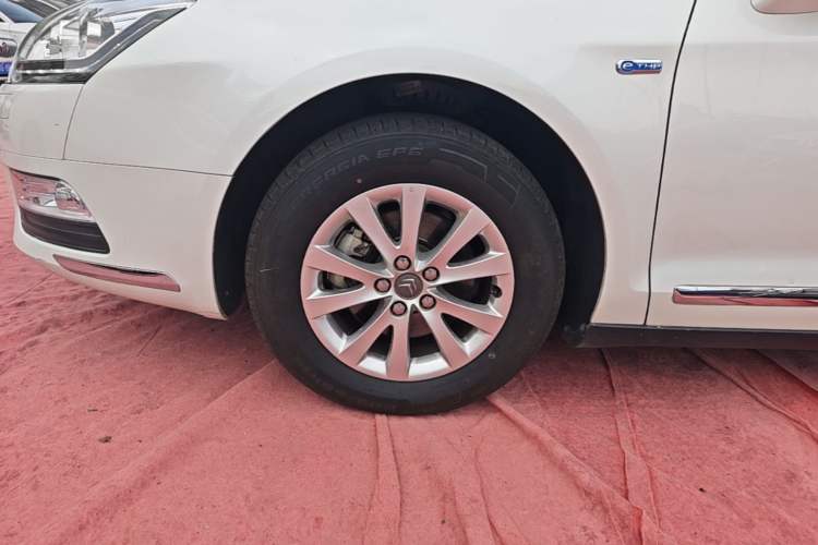 Used Citroen C5 2014 1.6T Automatic Luxury Model Left Front Wheel Hub