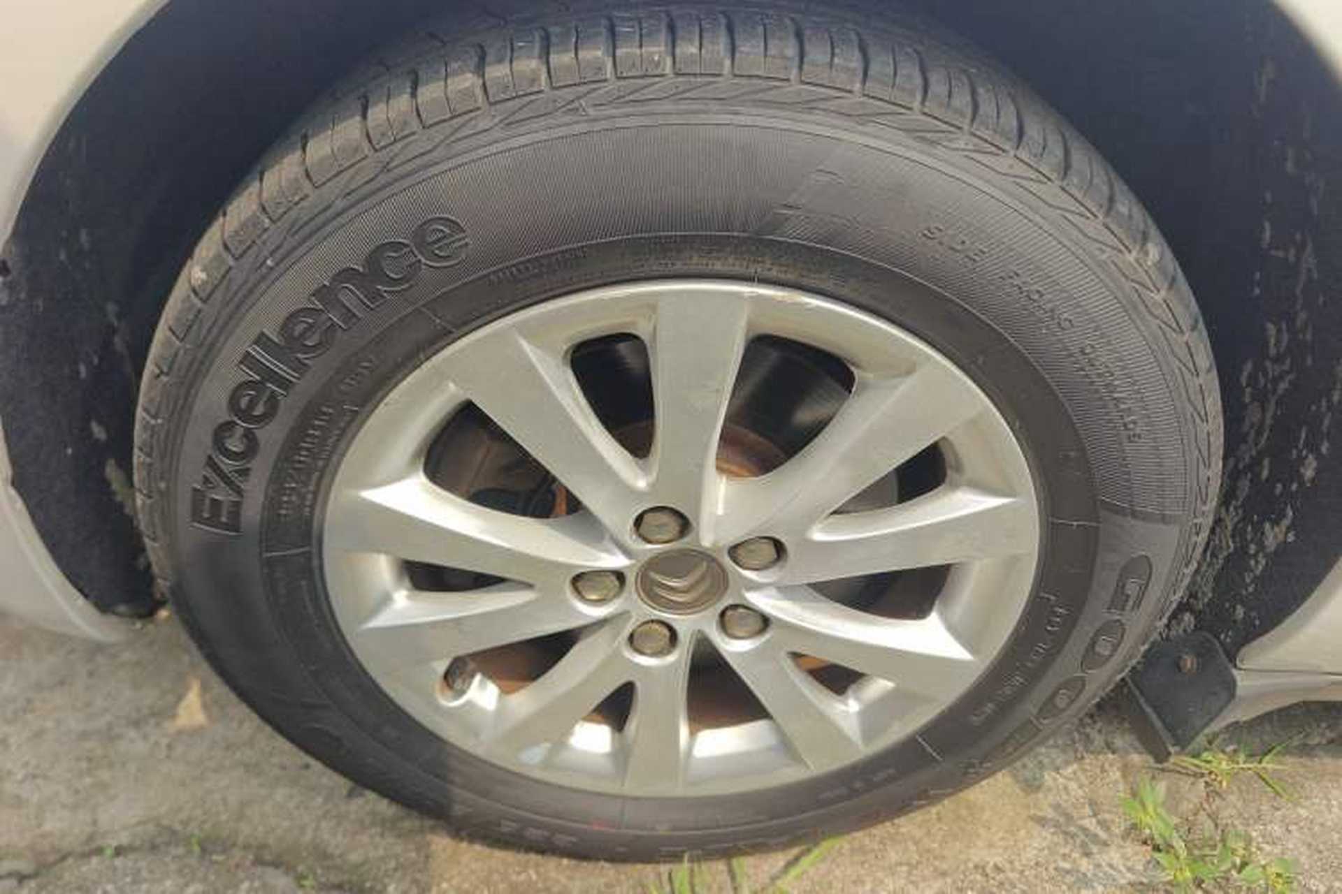 Used Citroen C5 2014 2.0L Automatic Luxury Edition Left Front Wheel Hub
