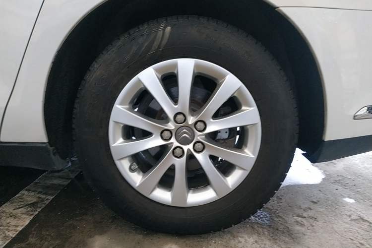 Used Citroen C5 2014 1.6T Automatic Luxury Model Left Rear Wheel Hub