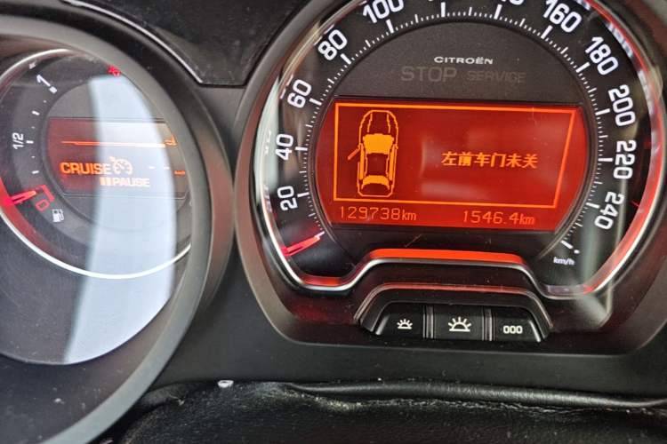 Used Citroen C5 2014 1.6T Automatic Luxury Model Odometer Close Up