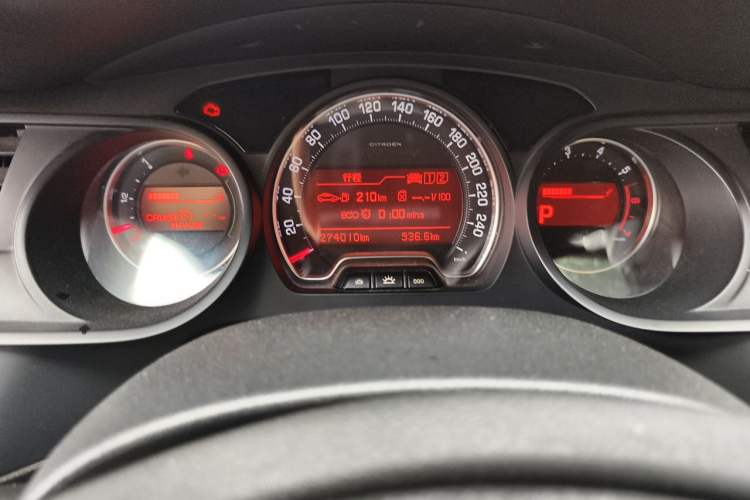 Used Citroen C5 2014 1.6T Automatic Luxury Model Odometer Close Up