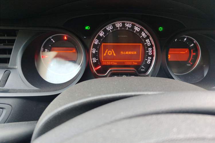 Used Citroen C5 2014 1.6T Automatic Luxury Model Odometer Close Up