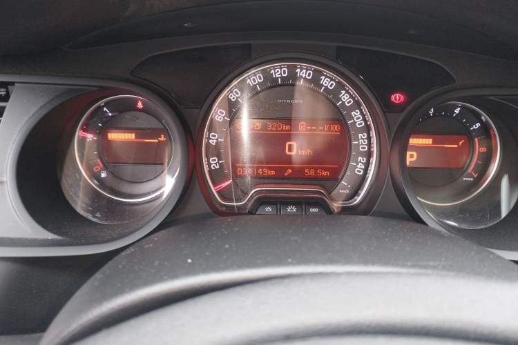 Used Citroen C5 2014 2.0L Automatic Luxury Edition Odometer Close Up