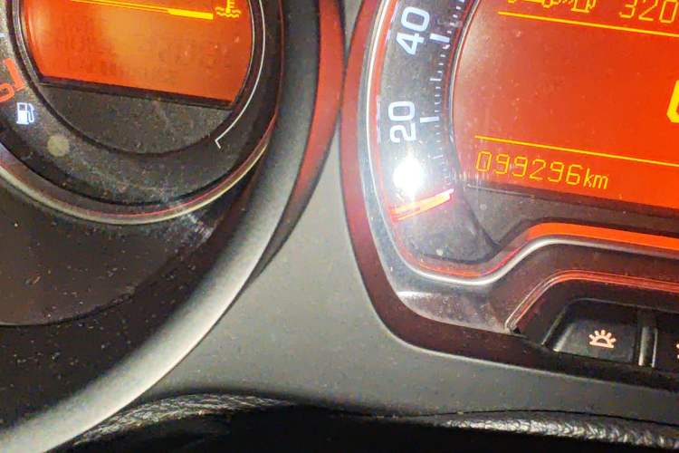 Used Citroen C5 2014 2.0L Automatic Luxury Edition Odometer Close Up