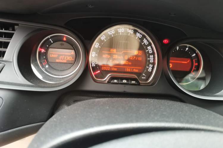 Used Citroen C5 2014 2.0L Automatic Zunyue Model Odometer Close Up