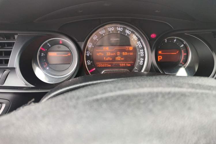 Used Citroen C5 2014 2.0L Automatic Luxury Edition Odometer Close Up