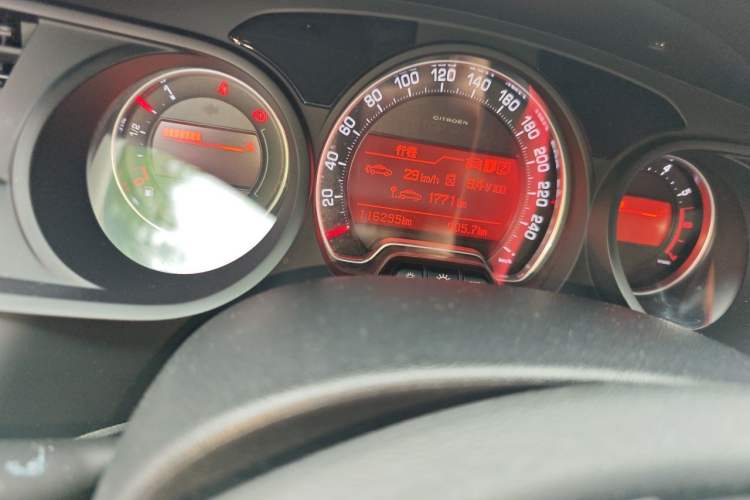 Used Citroen C5 2014 1.6T Automatic Luxury Model Odometer Close Up