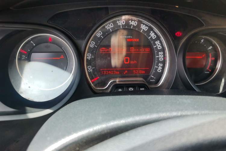 Used Citroen C5 2014 2.0L Automatic Luxury Edition Odometer Close Up