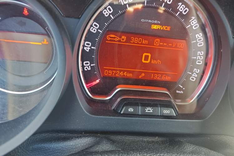 Used Citroen C5 2014 2.0L Automatic Luxury Edition Odometer Close Up