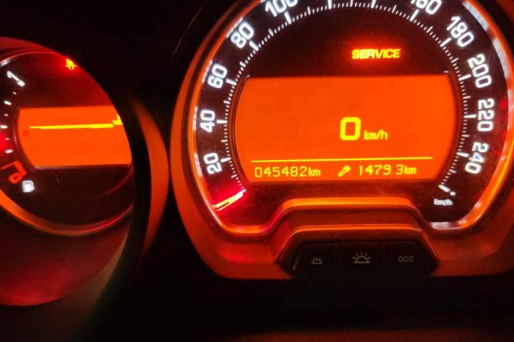 Used Citroen C5 2014 1.6T Automatic Prestige Model Odometer Close Up