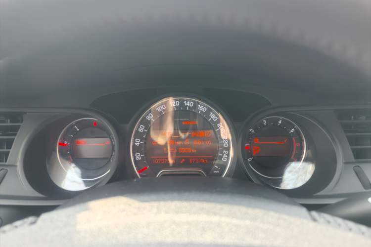 Used Citroen C5 2014 1.6T Automatic Luxury Model Odometer Close Up