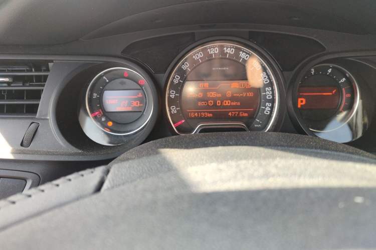Used Citroen C5 2014 1.6T Automatic Luxury Model Odometer Close Up