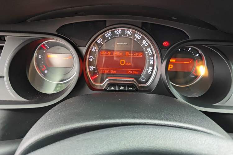 Used Citroen C5 2014 2.0L Automatic Luxury Edition Odometer Close Up