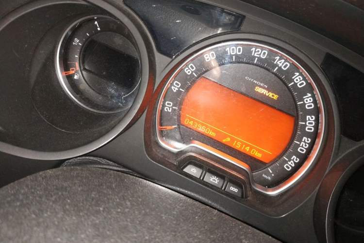 Used Citroen C5 2014 2.0L Automatic Luxury Edition Odometer Close Up