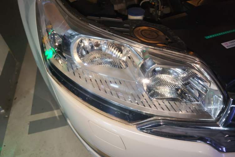 Used Citroen C5 2014 2.0L Automatic Luxury Edition Right Front Headlight
