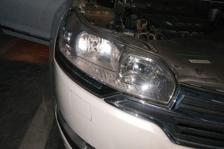 Used Citroen C5 2014 2.0L Automatic Luxury Edition Right Front Headlight