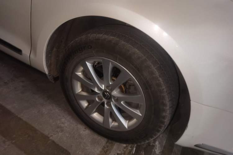 Used Citroen C5 2014 1.6T Automatic Luxury Model Right Front Wheel Hub