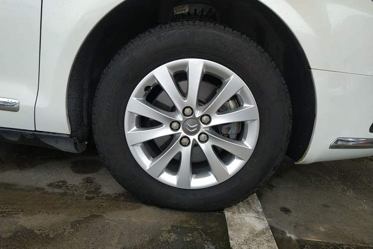 Used Citroen C5 2014 1.6T Automatic Luxury Model Right Front Wheel Hub