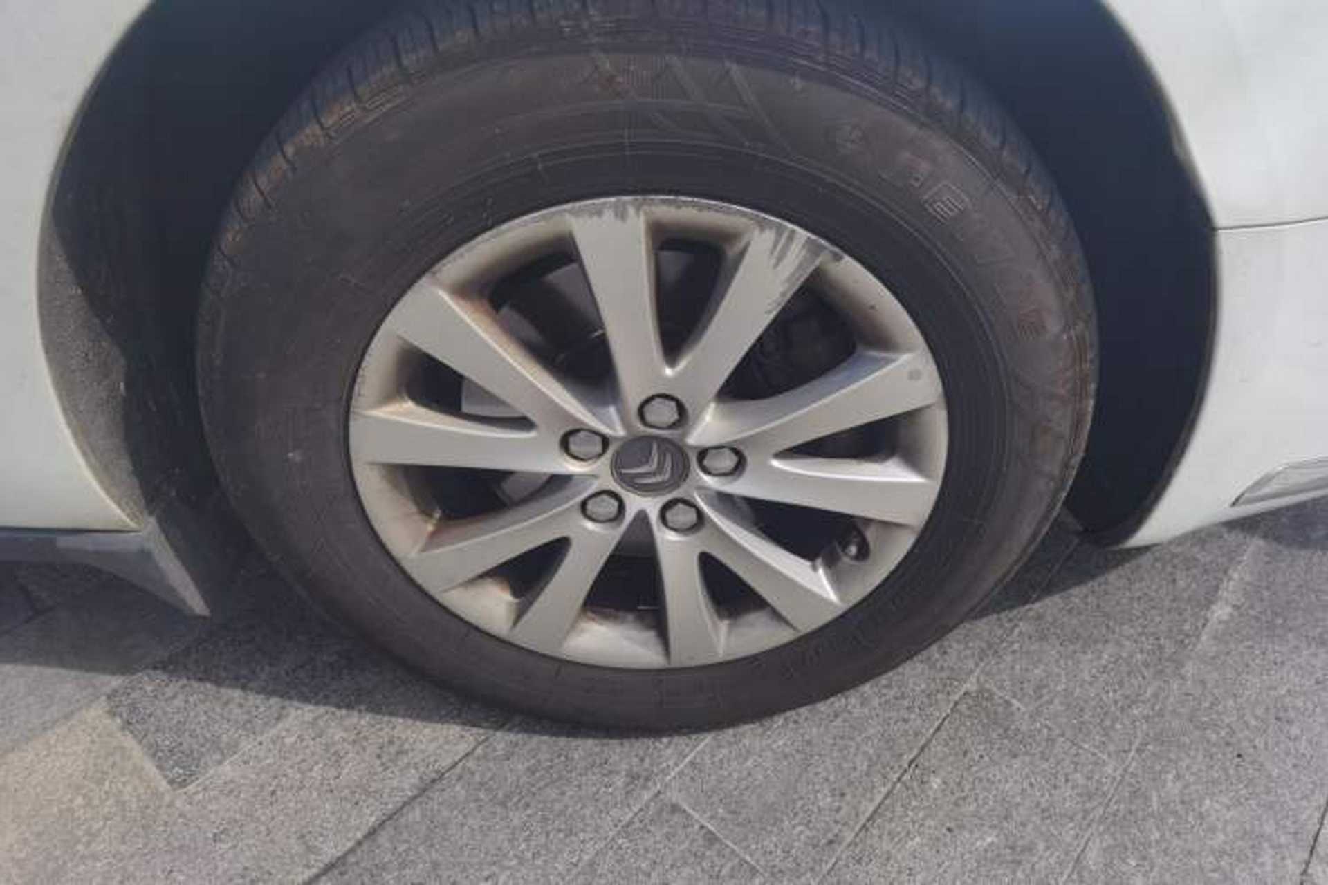 Used Citroen C5 2014 2.0L Automatic Luxury Edition Right Front Wheel Hub