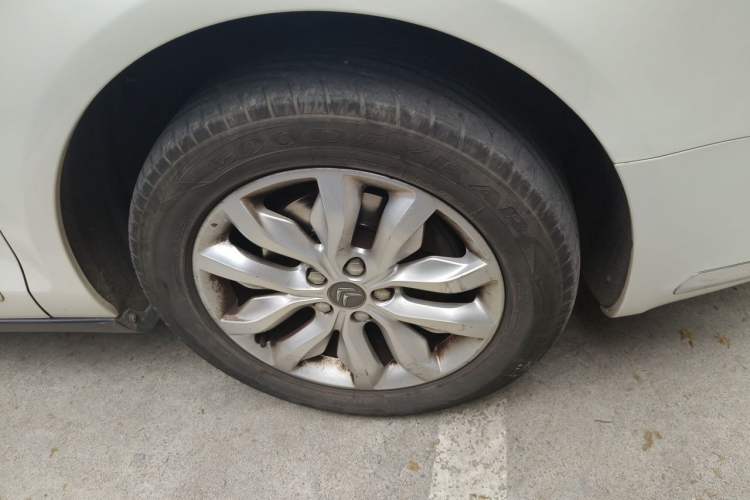 Used Citroen C5 2014 2.3L Automatic Luxury Version Right Front Wheel Hub